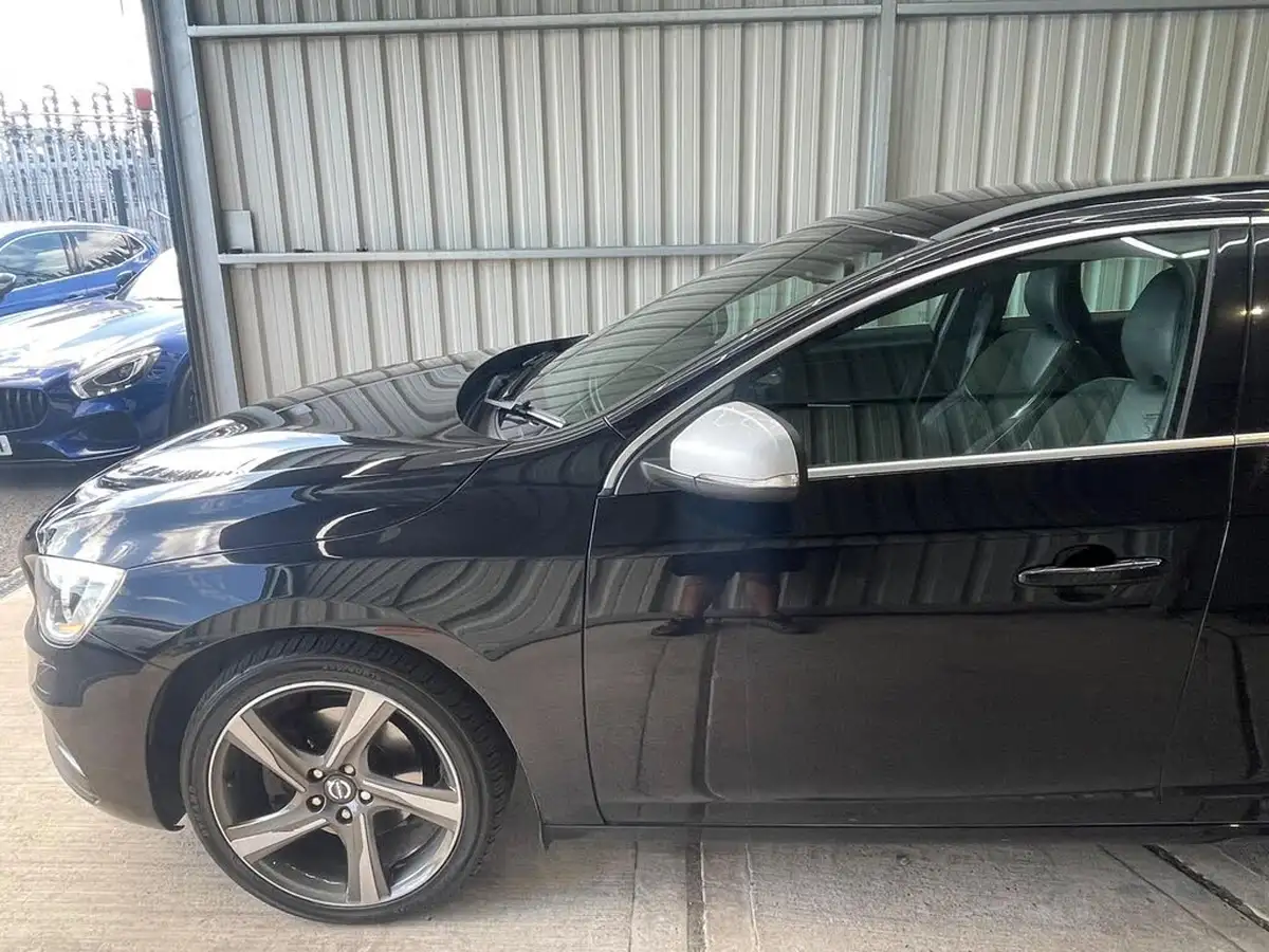 2015-volvo-v60-16td-d2-r-design-big-14