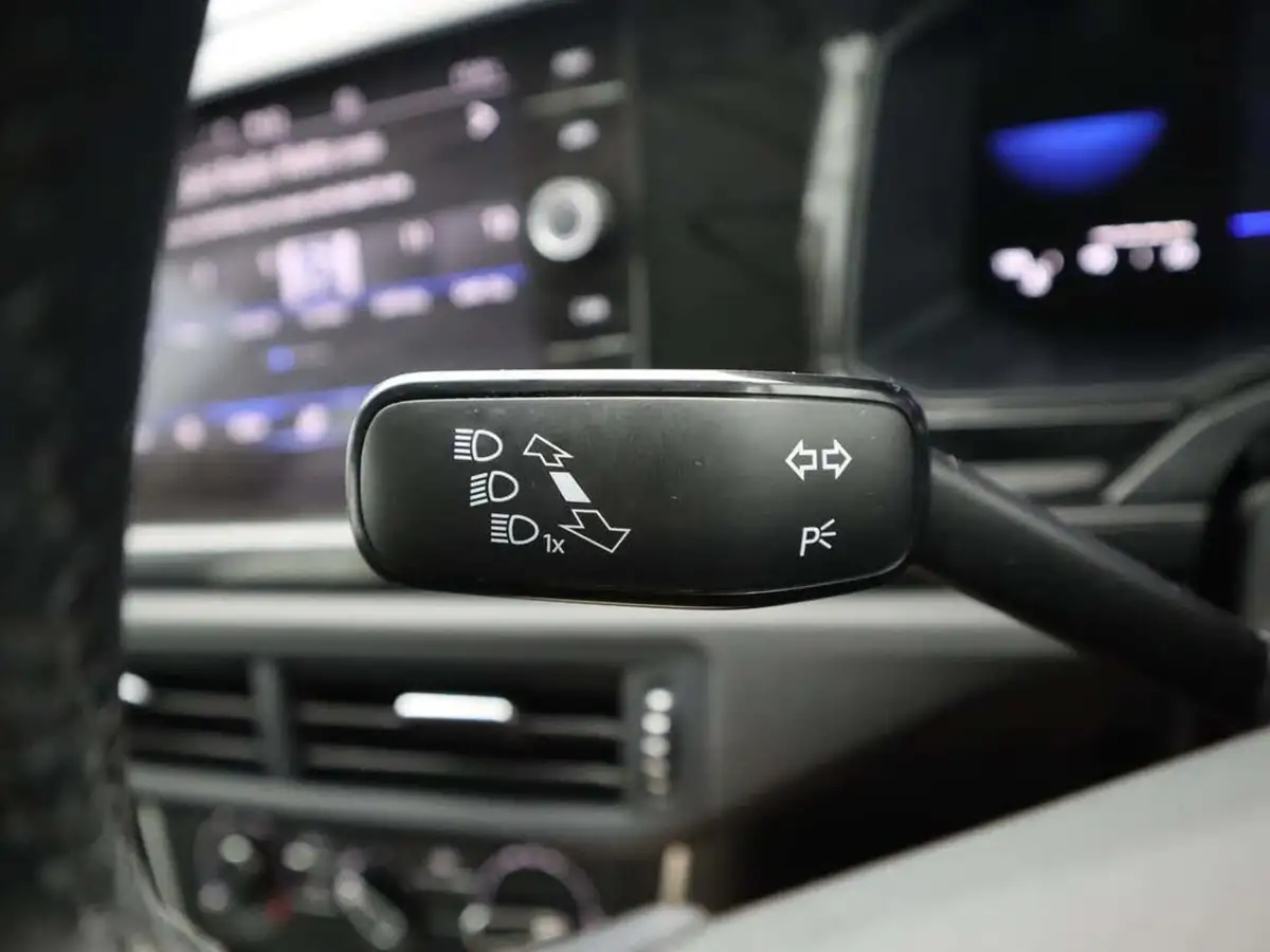 2022-volkswagen-polo-10-life-big-29
