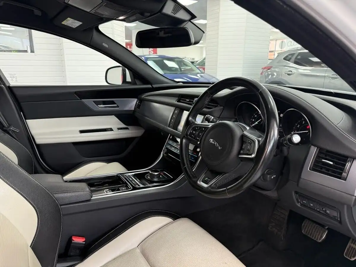 2018-jaguar-xf-20i-r-sport-200ps-saloon-4d-1999cc-big-24