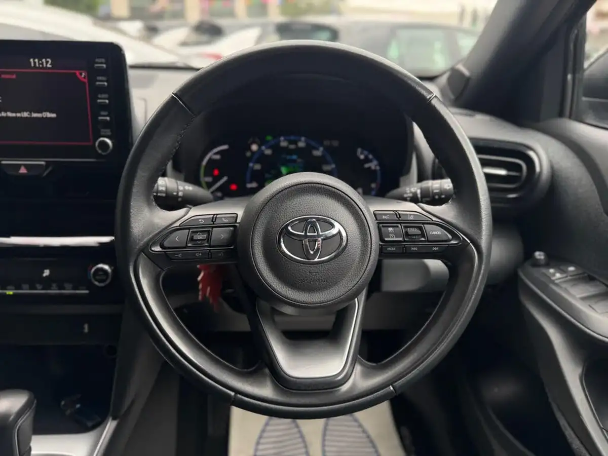 2022-toyota-yaris-15-vvt-i-design-panoramic-roof-big-47