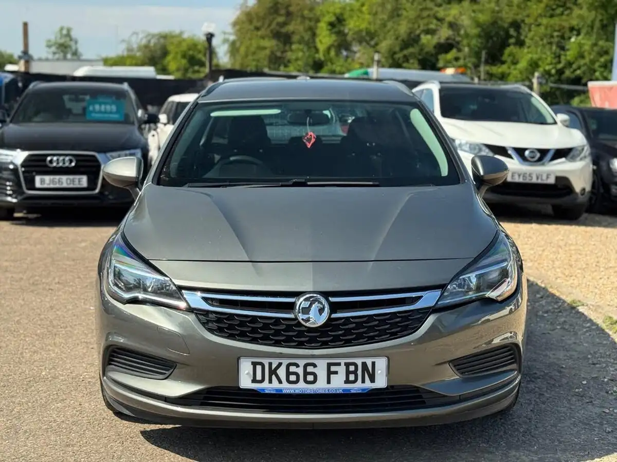2015-vauxhall-astra-13cdti-design-16v-hatchback-big-6
