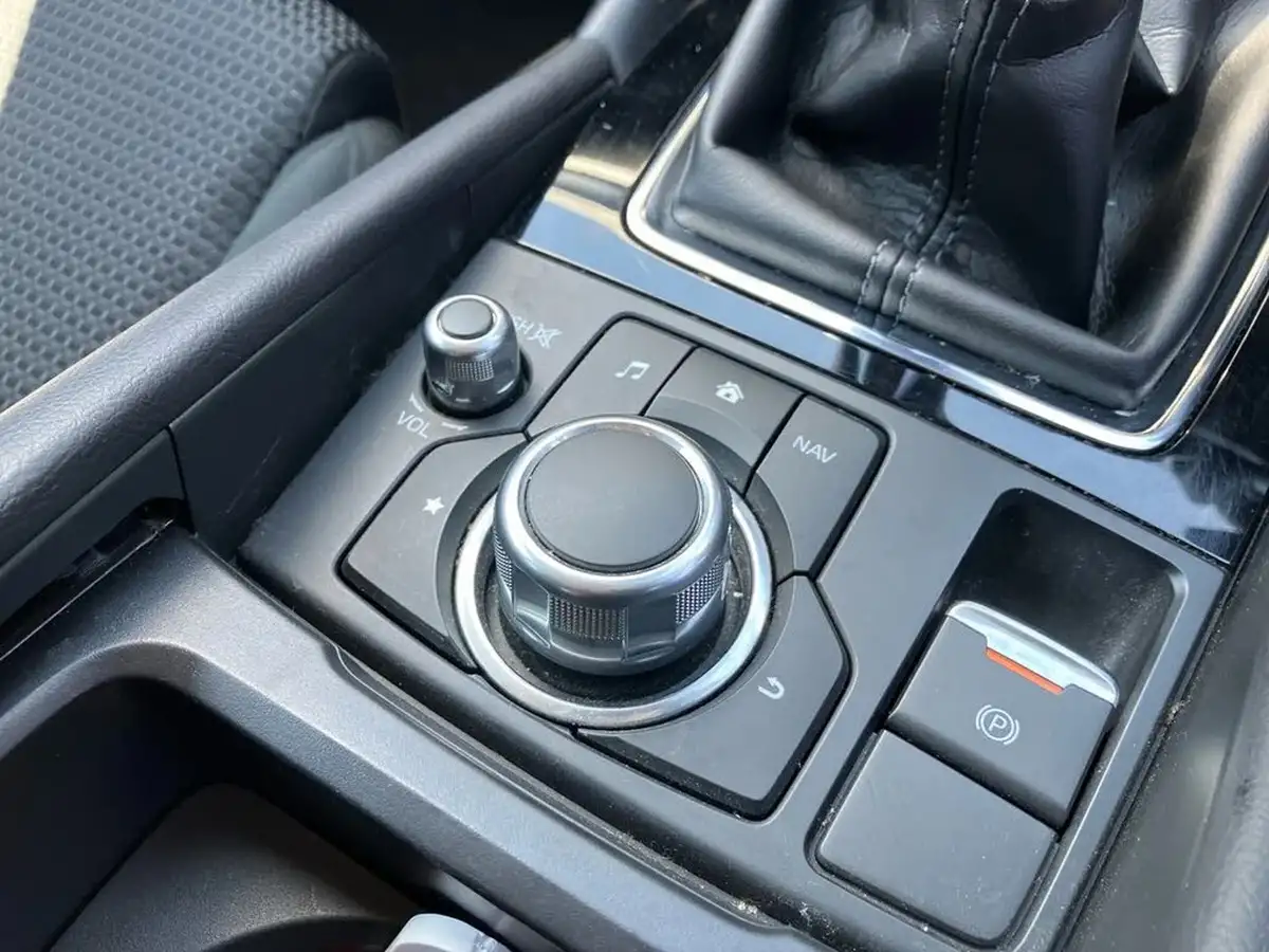 2017-mazda-mazda3-20-se-l-nav-hatchback-5d-big-50