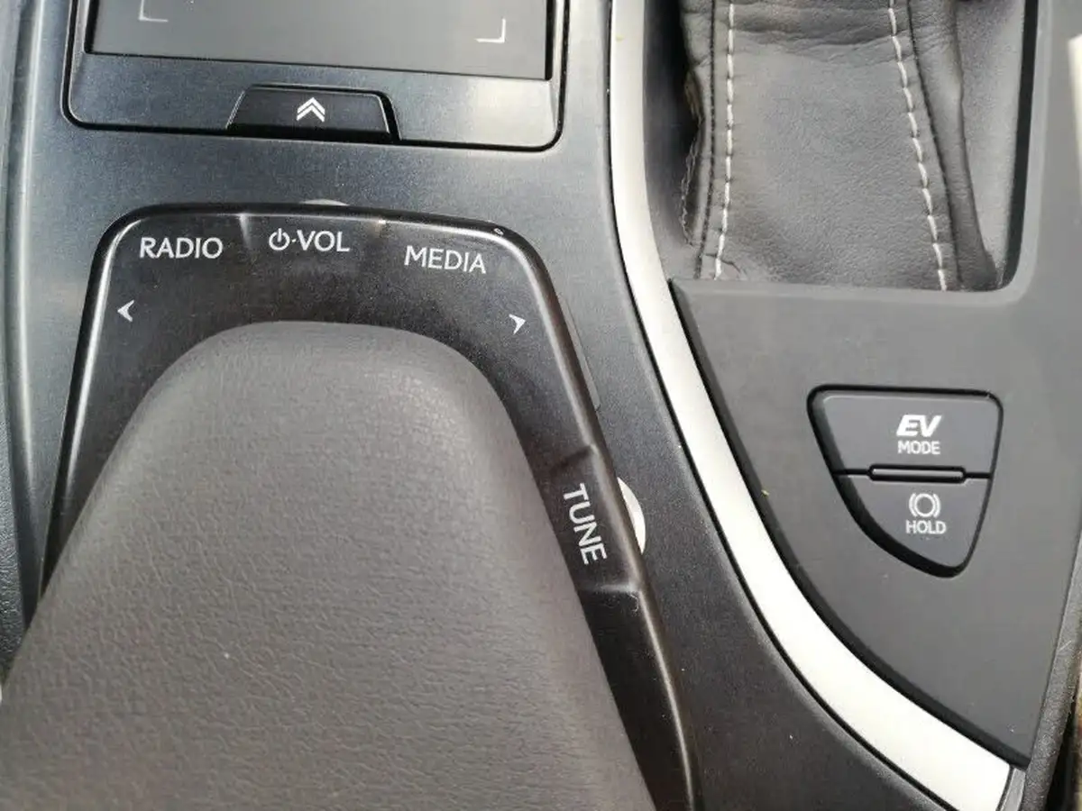 2020-lexus-ux-250h-20-ux-premium-pack-with-navigation-big-17
