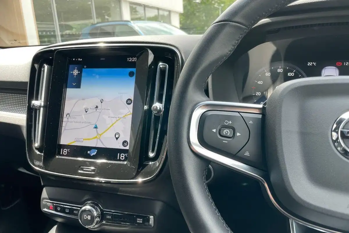 2022-volvo-xc40-15-t4-r-design-big-34