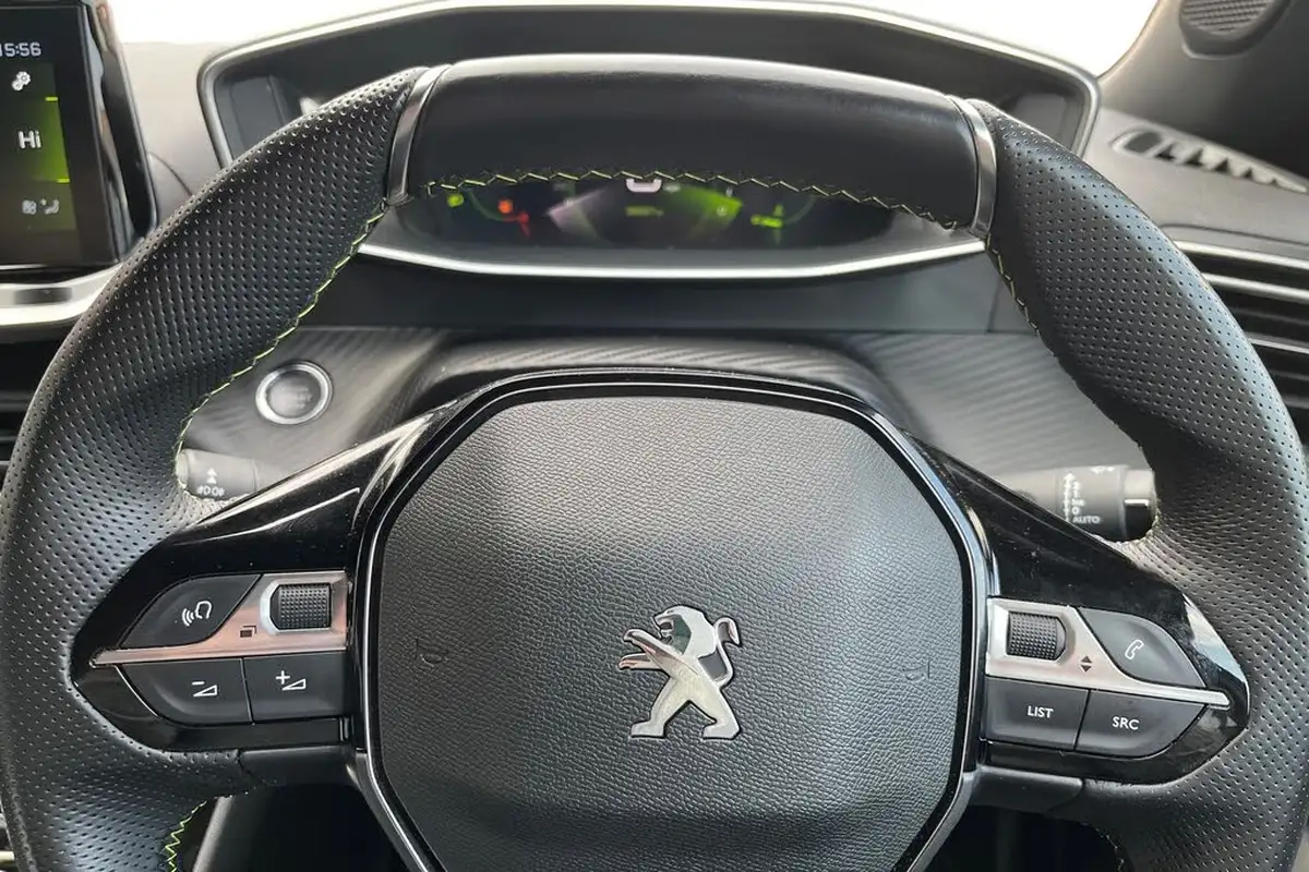 2022-peugeot-2008-suv-12-puretech-gt-big-12
