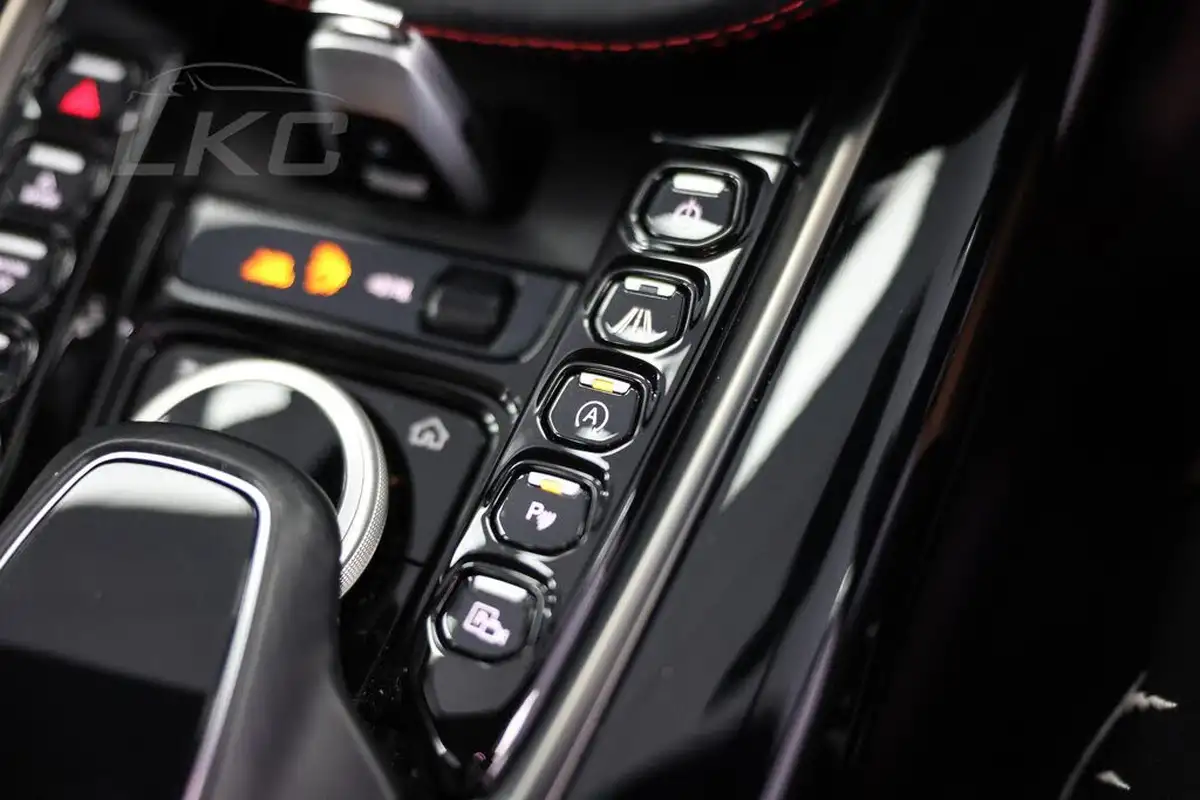 2020-aston-martin-dbx-40-v8-big-19