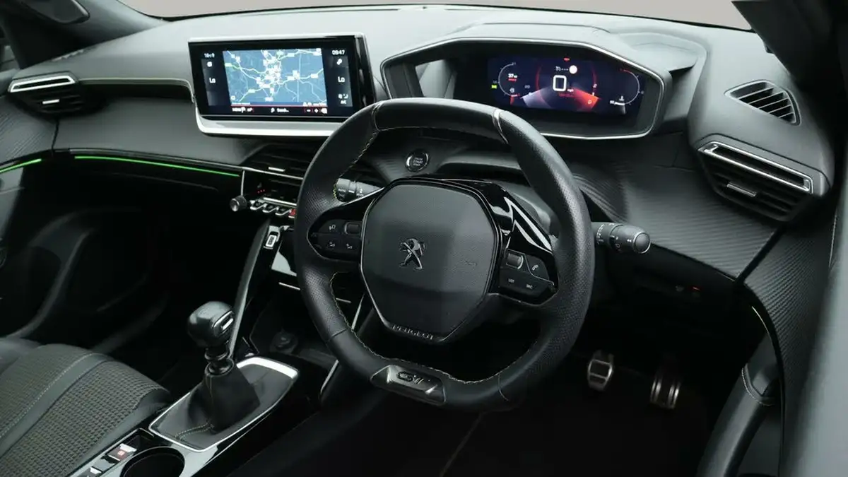 2022-peugeot-2008-suv-12-puretech-gt-big-9