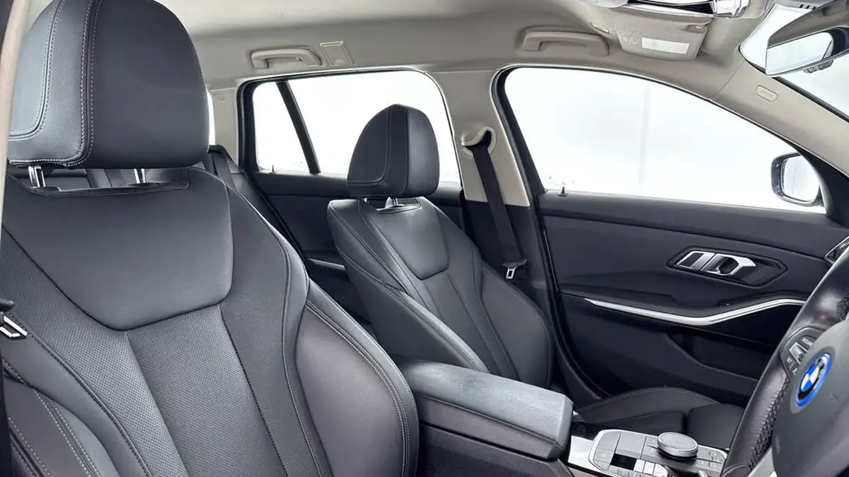 2022-bmw-3-series-20-330e-sport-touring-5d-big-26