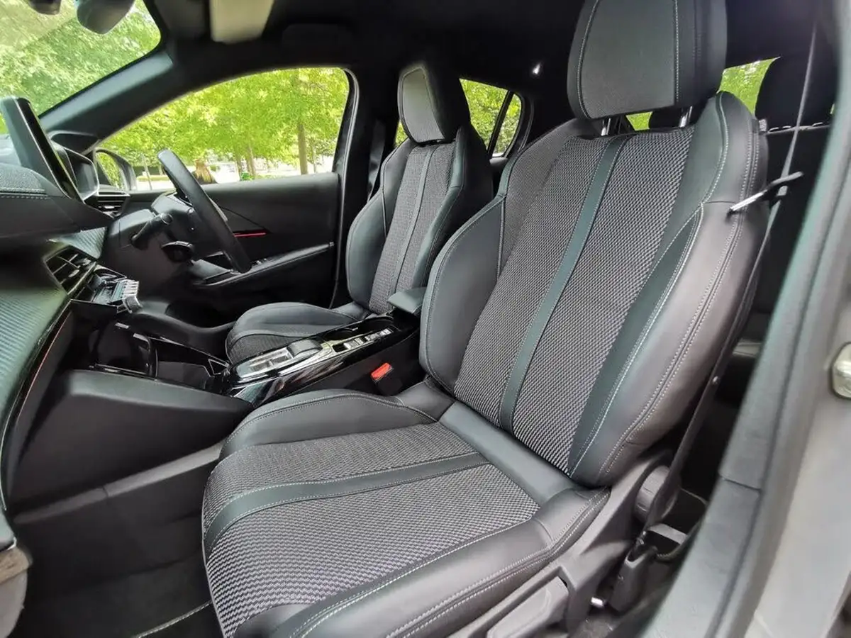2024-peugeot-208-e-gt-156ps-51kwh-big-7
