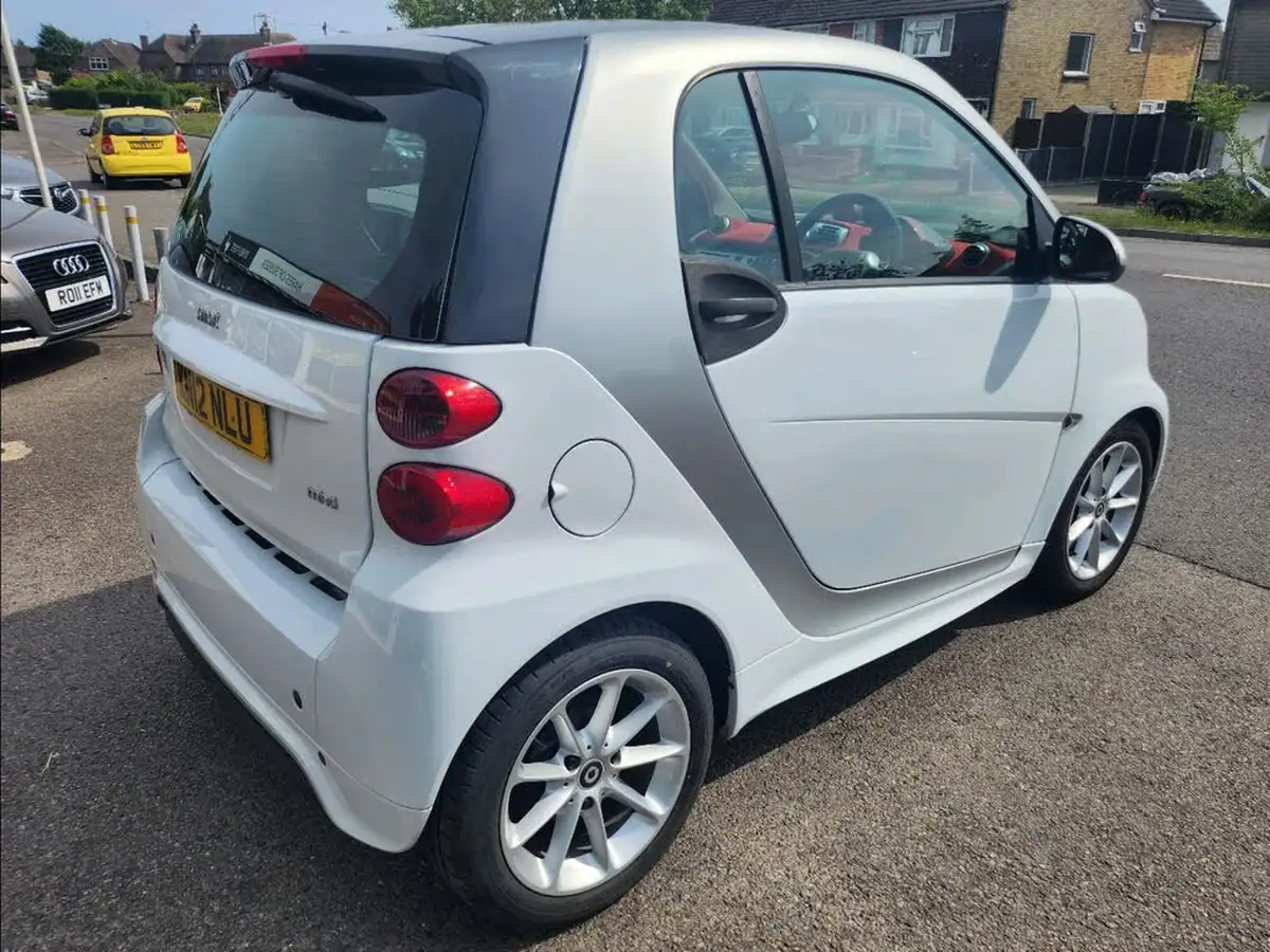 2012-smart-fortwo-10-passion-71bhp-coupe-softouch-big-13