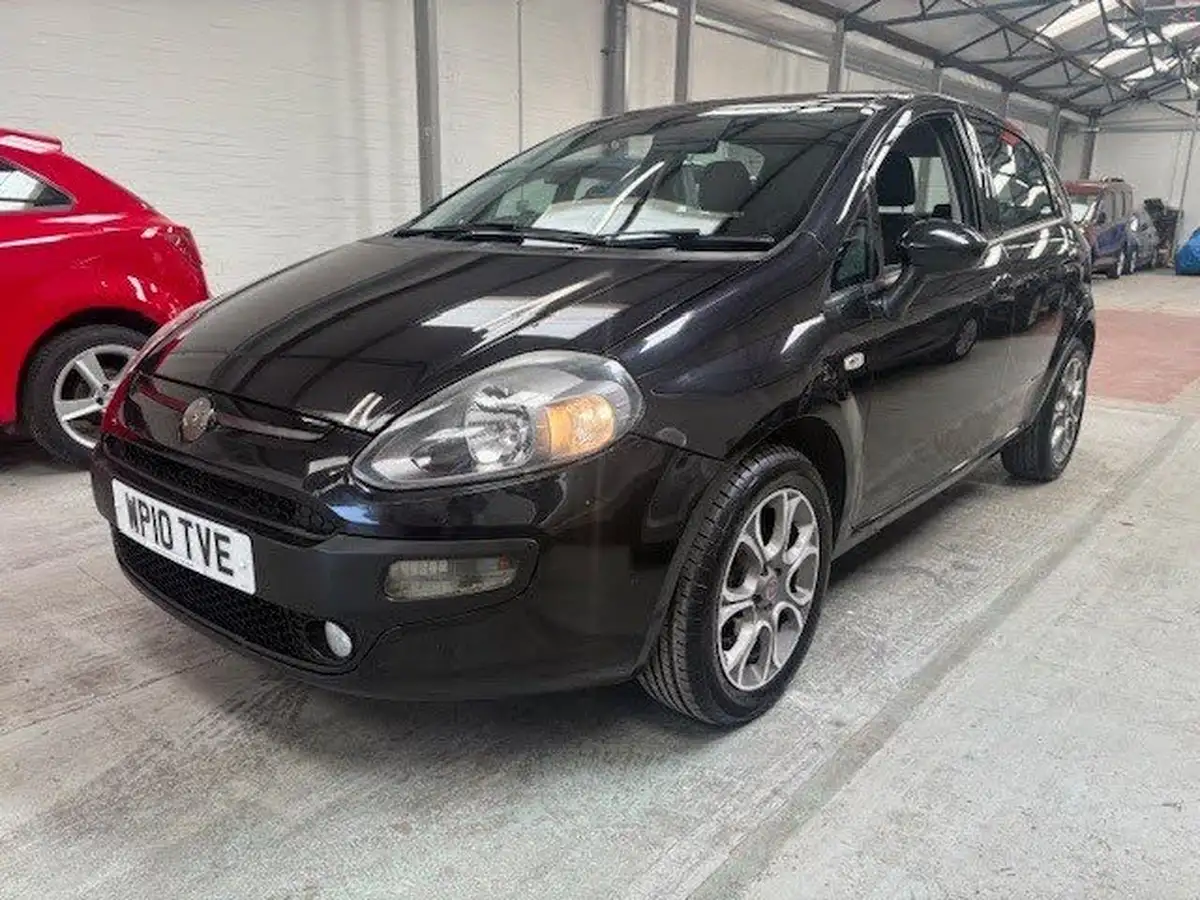 2010-fiat-punto-evo-14-gp-8v-5d-big-1