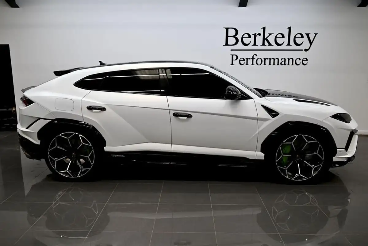 2023-lamborghini-urus-40-no-trim-big-1