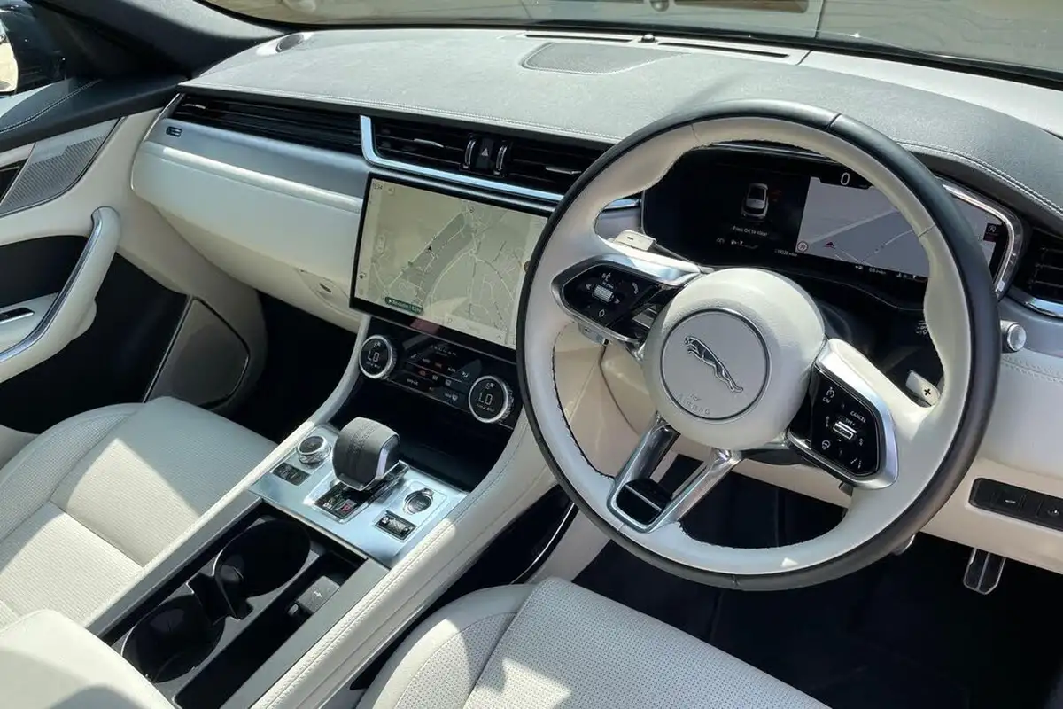 2023-jaguar-f-pace-20-d200-r-dynamic-se-black-big-27