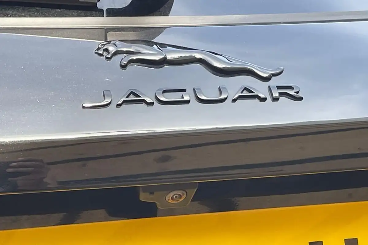 2023-jaguar-f-pace-20-d200-r-dynamic-se-black-big-51