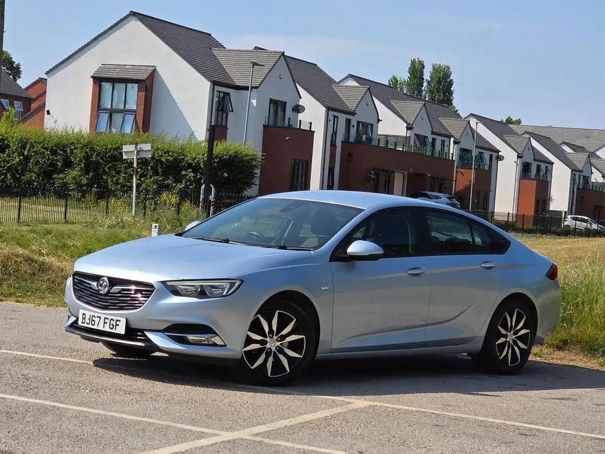 2017-vauxhall-insignia-grand-sport-15-turbo-design-165ps-big-2
