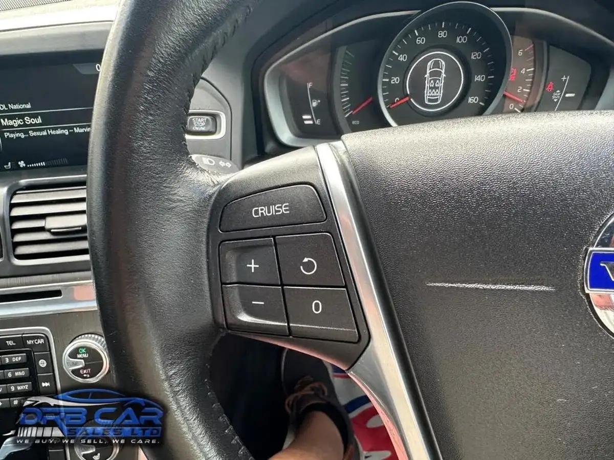 2015-volvo-xc60-20td-d4-se-190bhp-nav-big-26