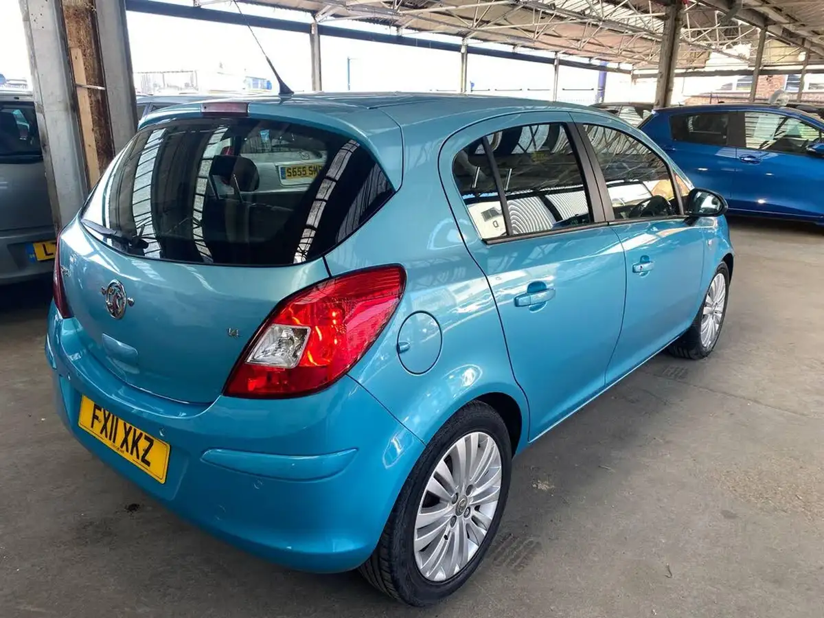 2011-vauxhall-corsa-14-exclusiv-100ps-5d-1364cc-auto-big-3