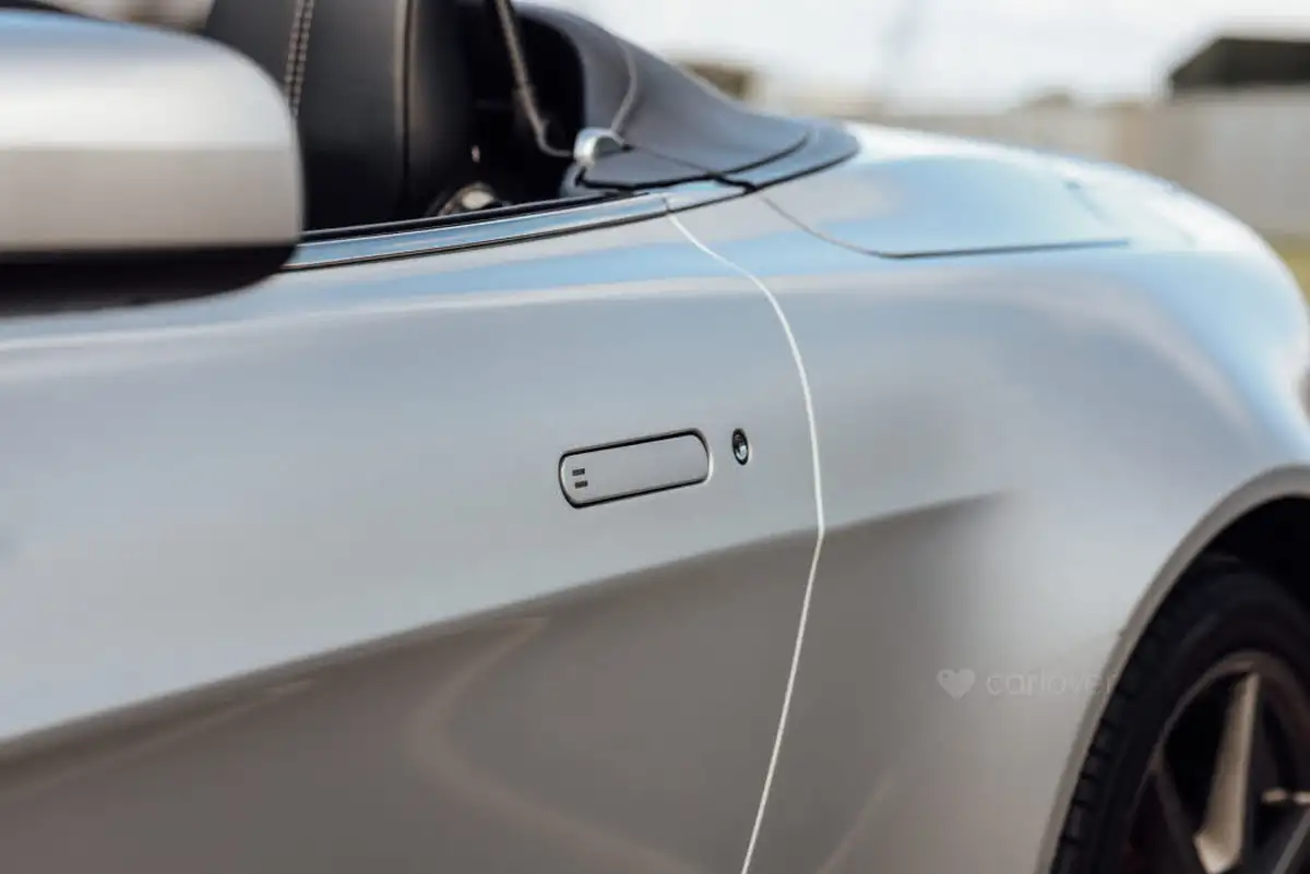 2009-aston-martin-vantage-43-convertible-sportshift-big-63