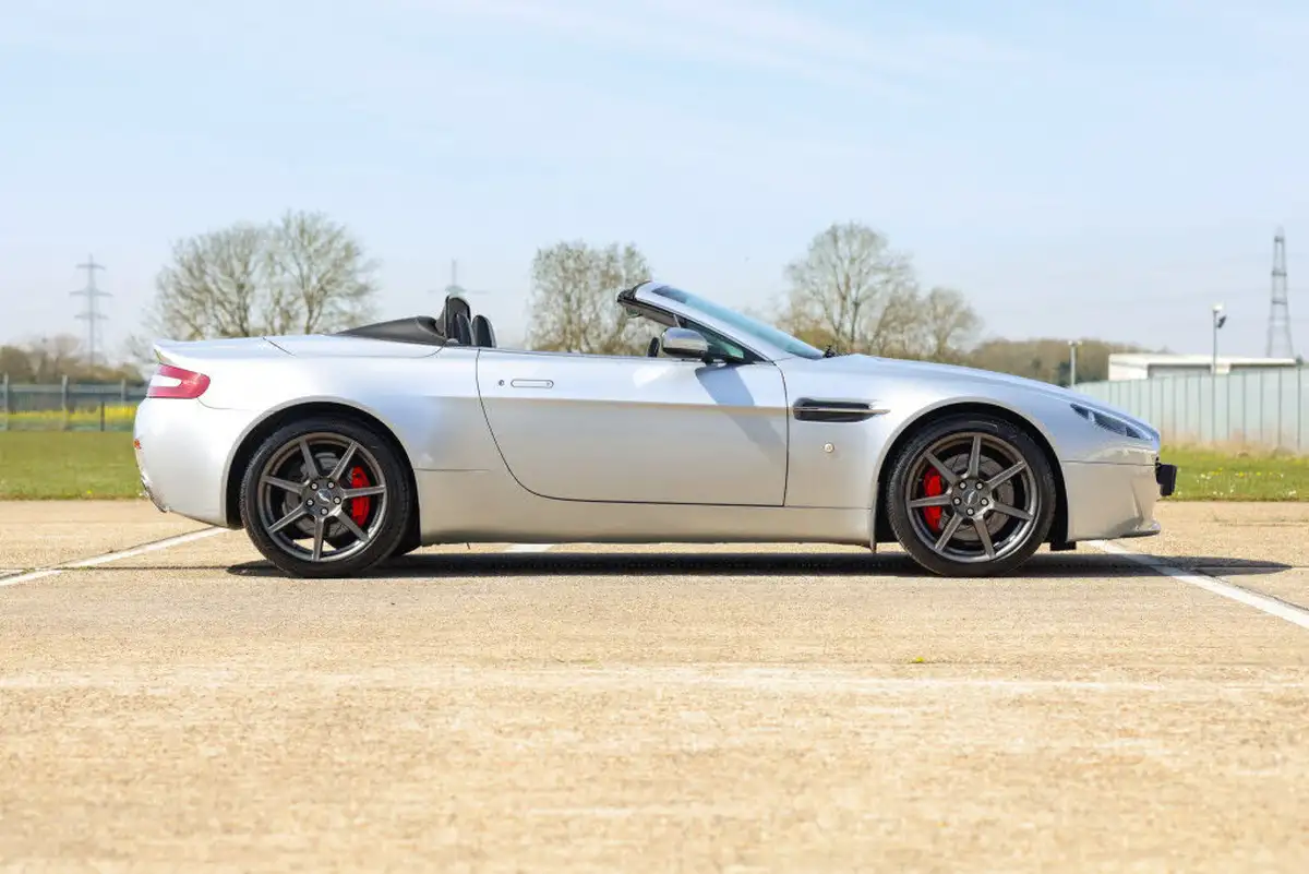 2009-aston-martin-vantage-43-convertible-sportshift-big-15