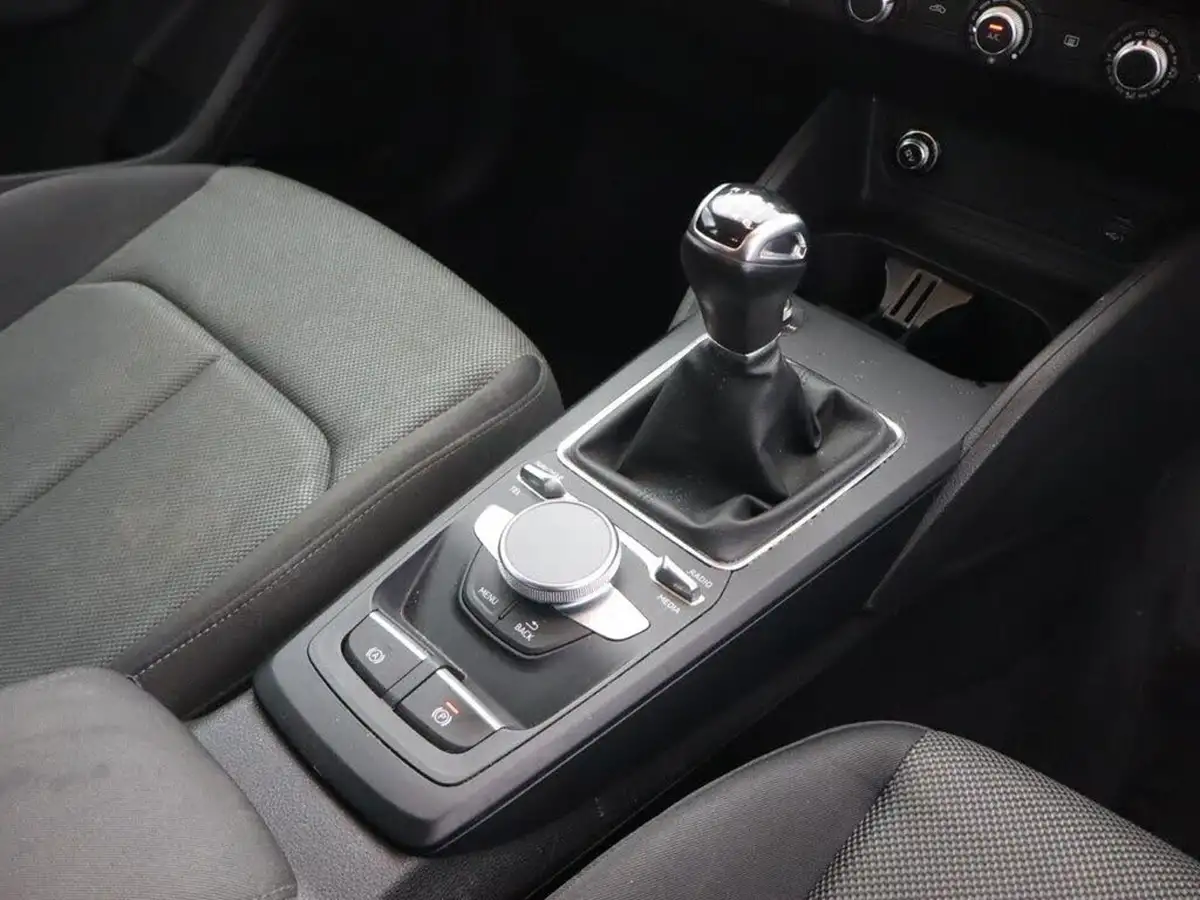 2021-audi-q2-10-30-tfsi-sport-big-21