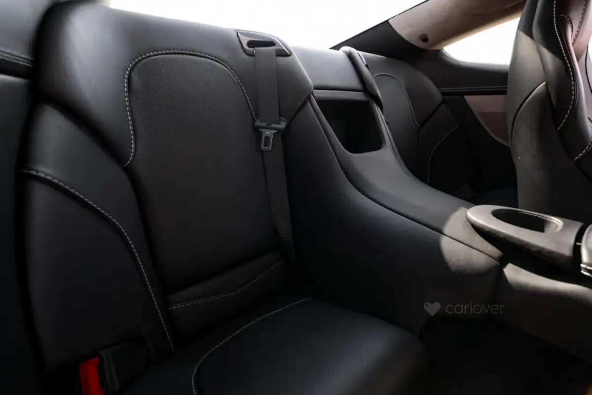 2013-aston-martin-vanquish-59-big-74