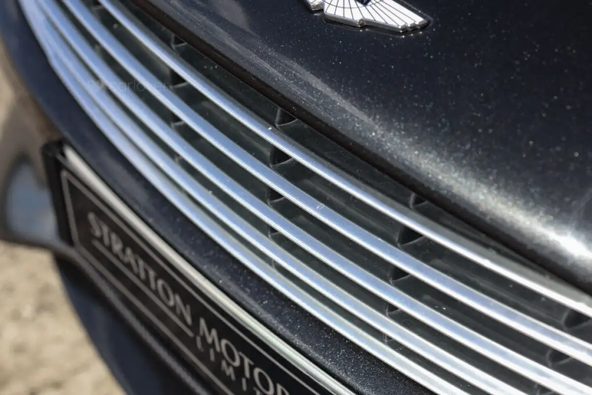 2013-aston-martin-vanquish-59-big-22
