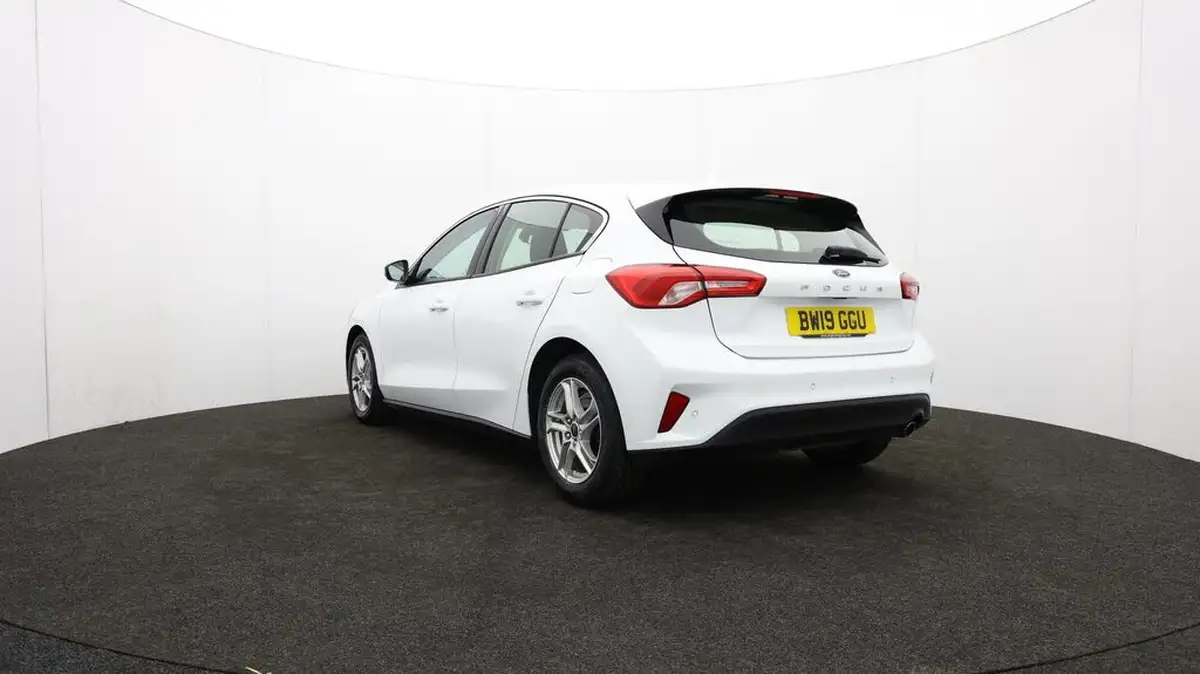 2019-ford-focus-15-zetec-120ps-hatchback-big-70