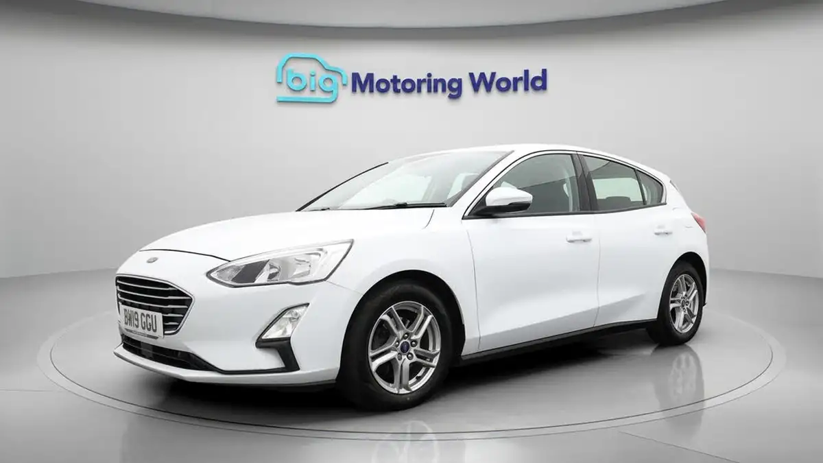 2019-ford-focus-15-zetec-120ps-hatchback-big-3