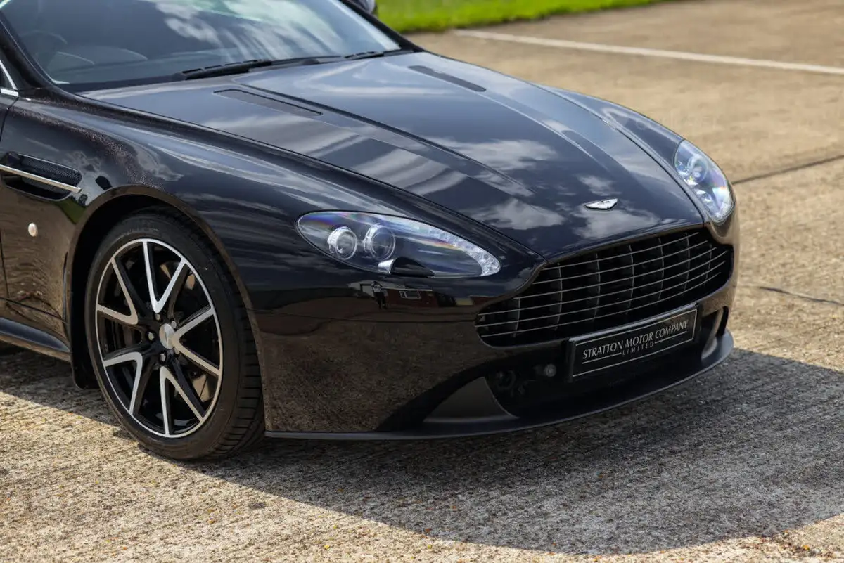 2013-aston-martin-vantage-47-coupe-big-9