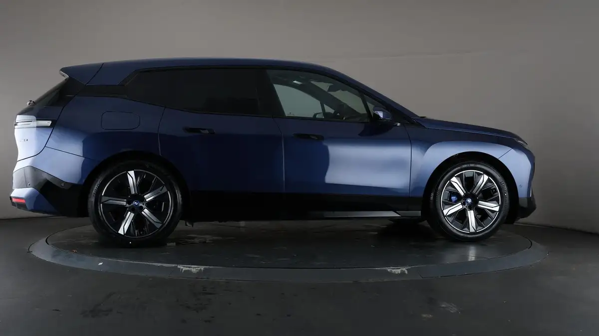 2022-bmw-ix-e-xdrive-40-m-sport-edition-big-70