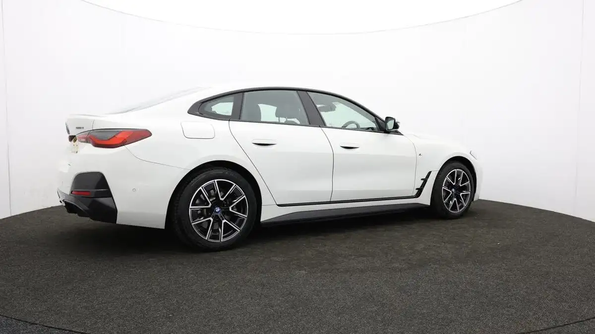 2022-bmw-i4-e-edrive40-m-sport-big-30