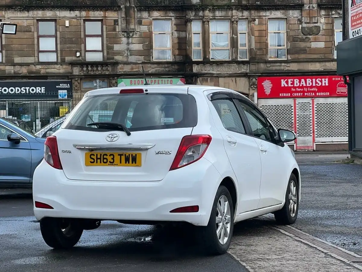2013-toyota-yaris-133-tr-vvt-i-5d-big-4
