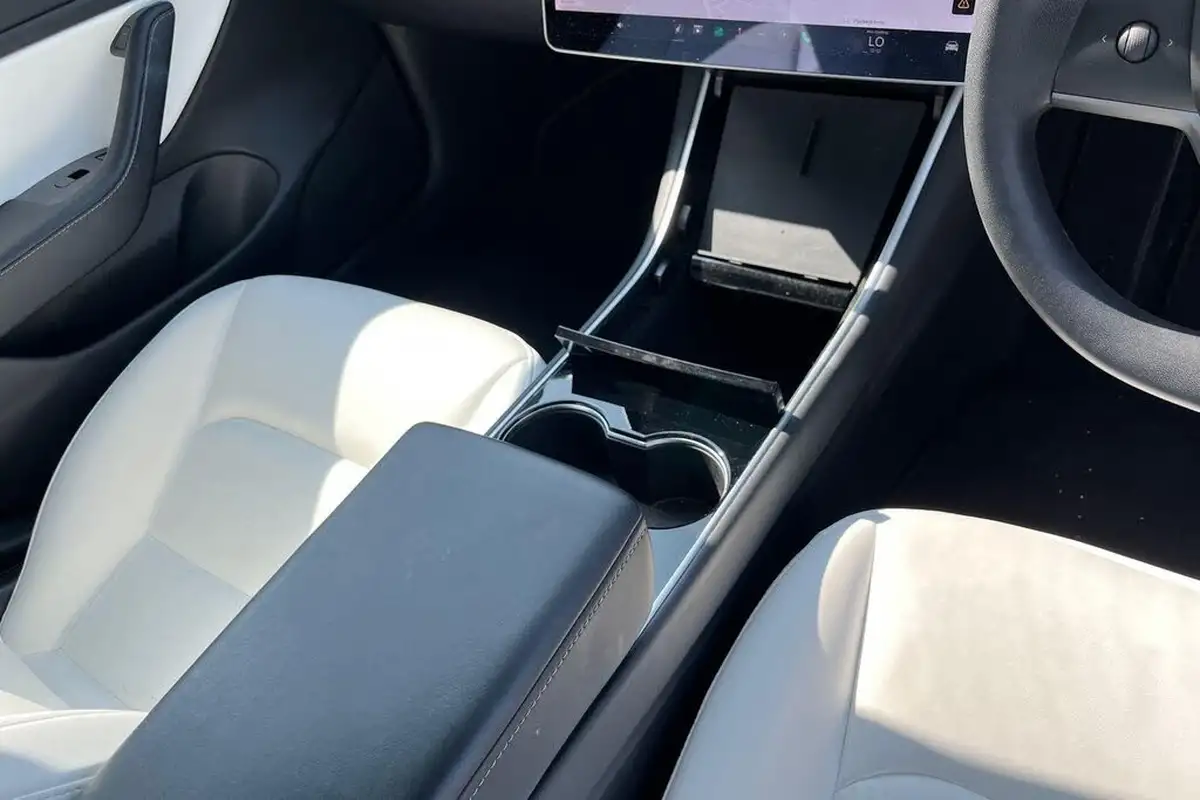 2020-tesla-model-3-e-performance-big-24