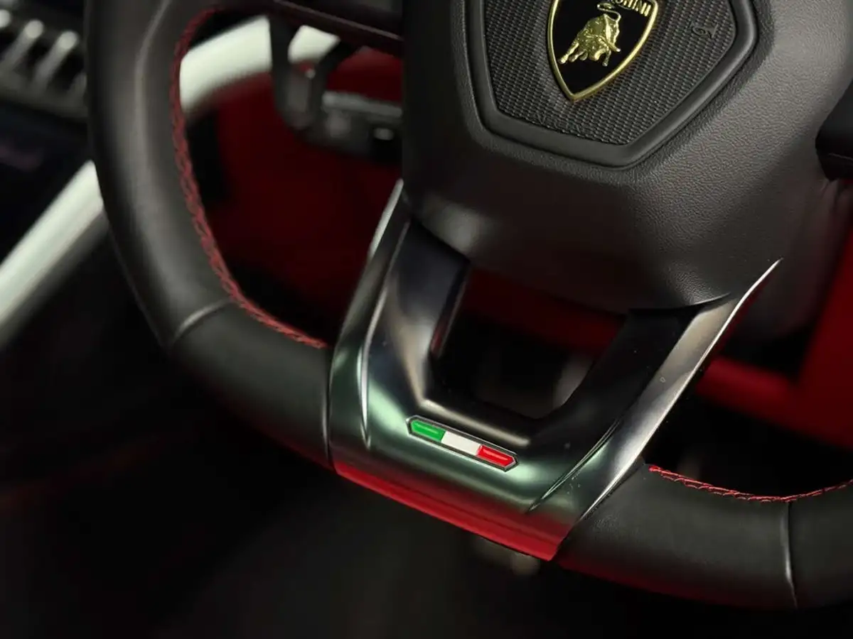 2019-lamborghini-urus-40-no-trim-big-48