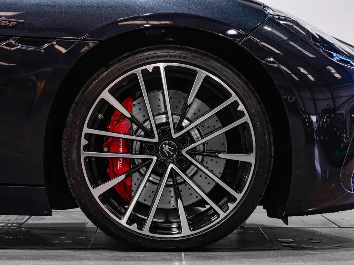 2024-maserati-grancabrio-30-trofeo-big-5