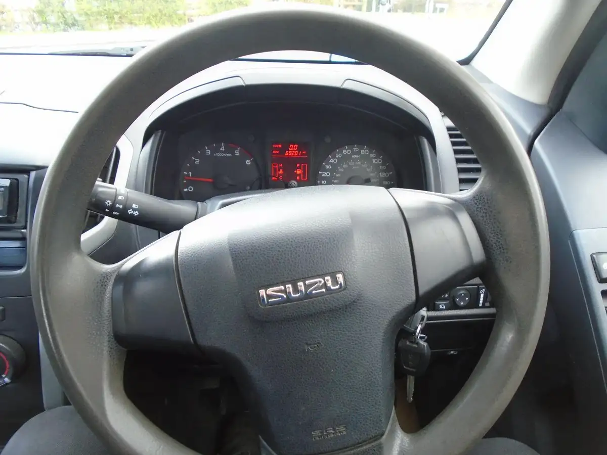 2013-isuzu-d-max-25td-eiger-big-14