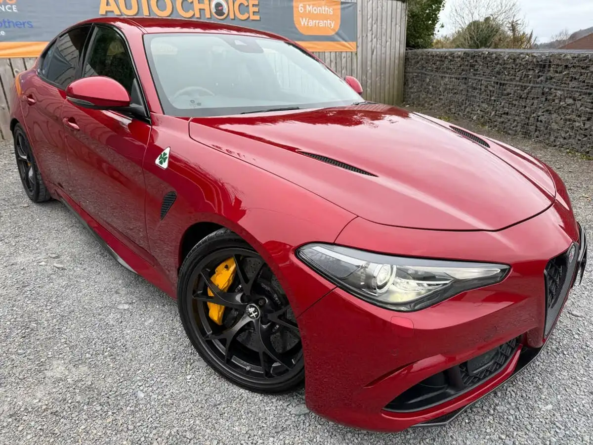 2017-alfa-romeo-giulia-29-biturbo-quadrifoglio-big-0