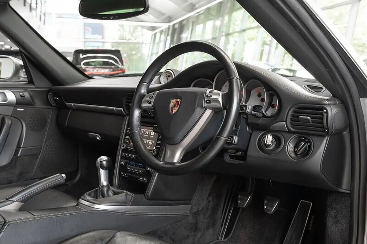 2009-porsche-911-36-turbo-coupe-big-2