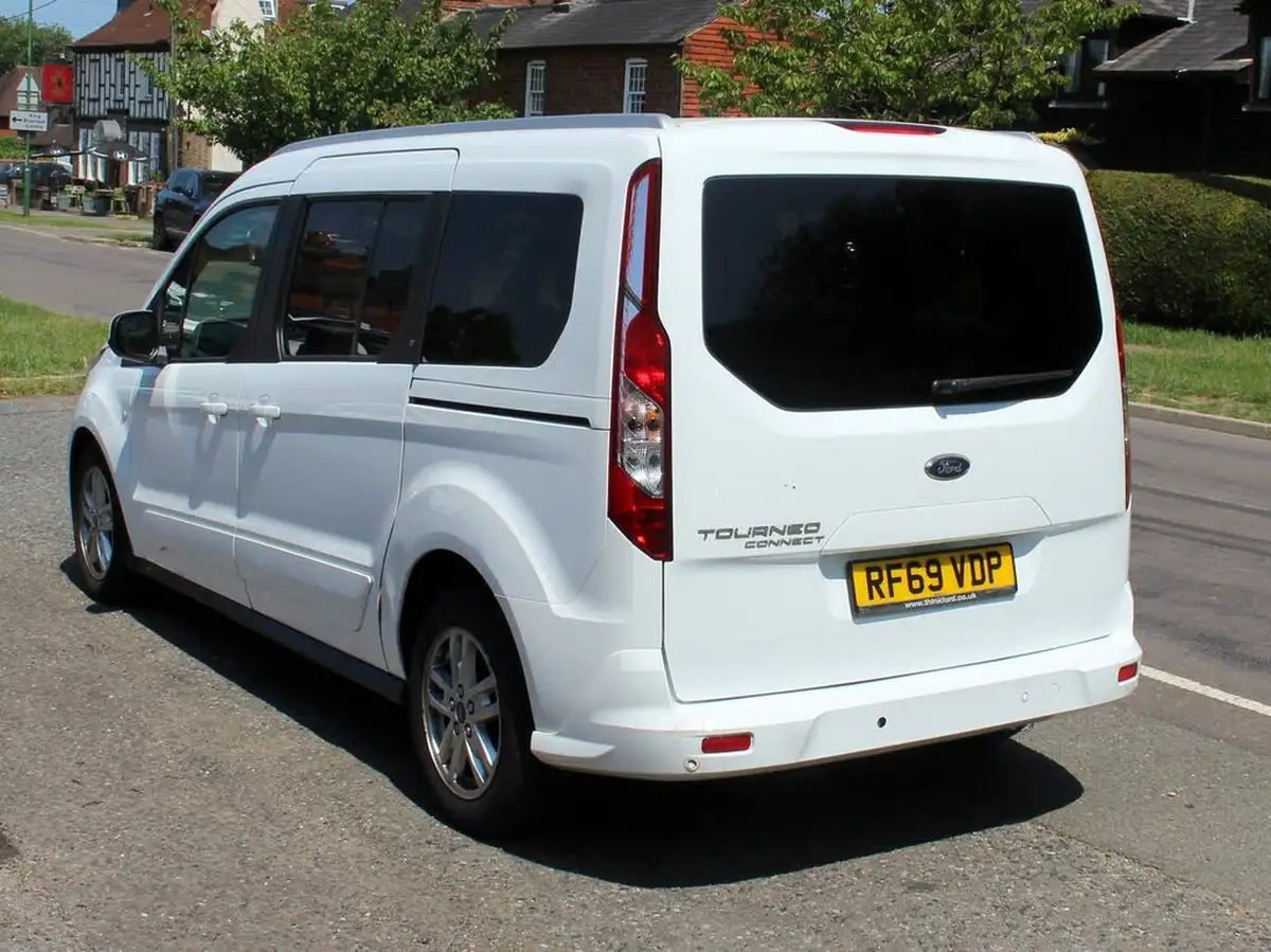 2020-ford-grand-tourneo-connect-15-titanium-powershift-big-21