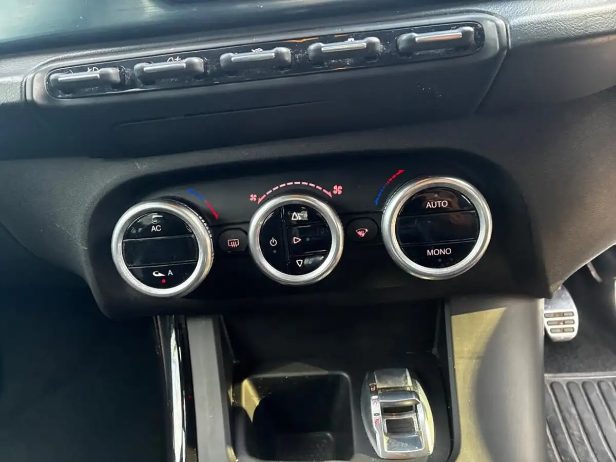 2013-alfa-romeo-giulietta-20td-veloce-140-bhp-big-21
