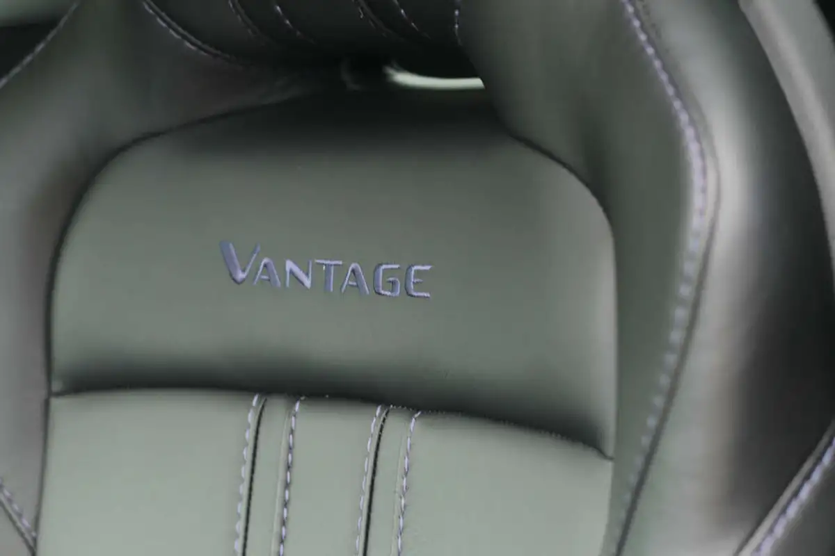 2019-aston-martin-vantage-40-v8-vantage-big-41