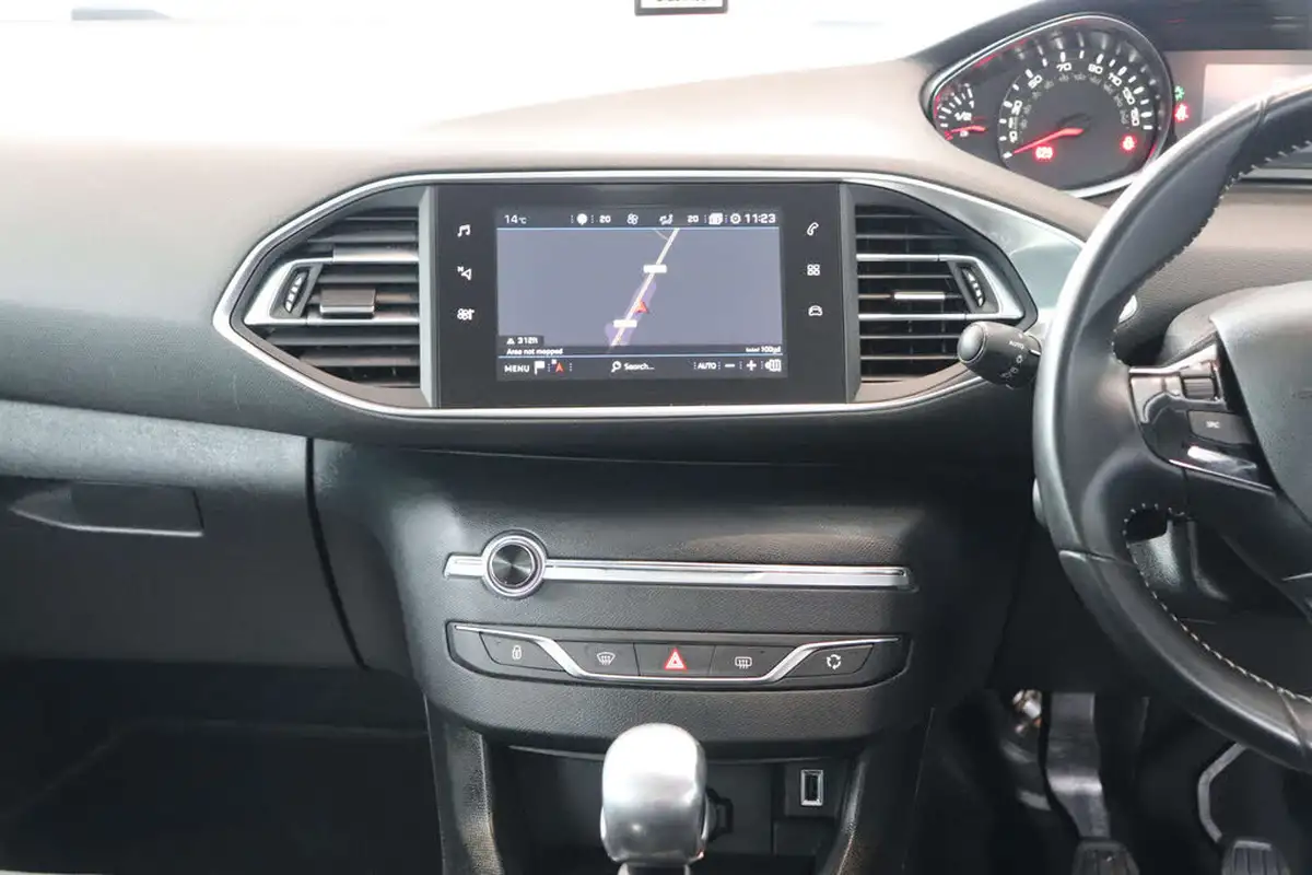 2018-peugeot-308-sw-15-bluehdi-active-15-bluehdi-130bhp-big-14