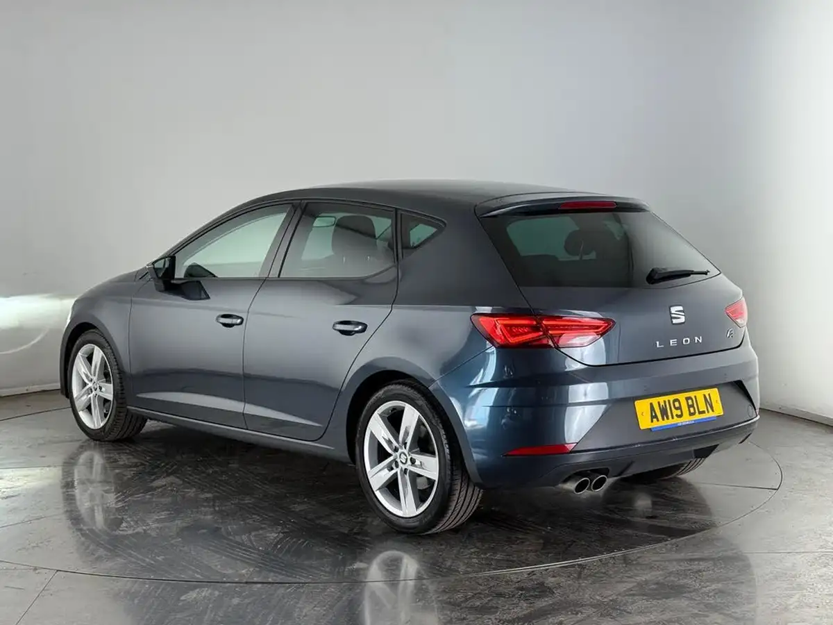 2019-seat-leon-20-tsi-fr-hatchback-big-4