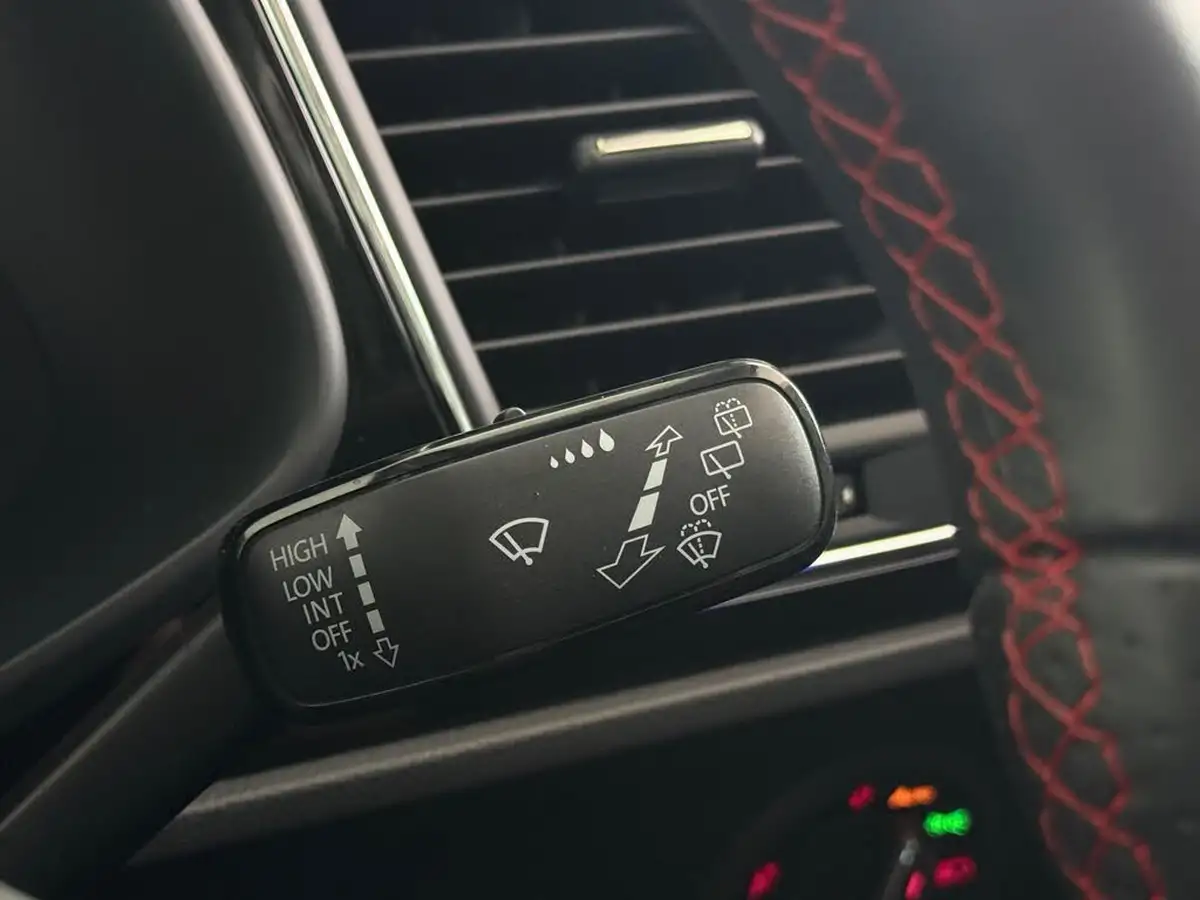 2019-seat-leon-20-tsi-fr-hatchback-big-28