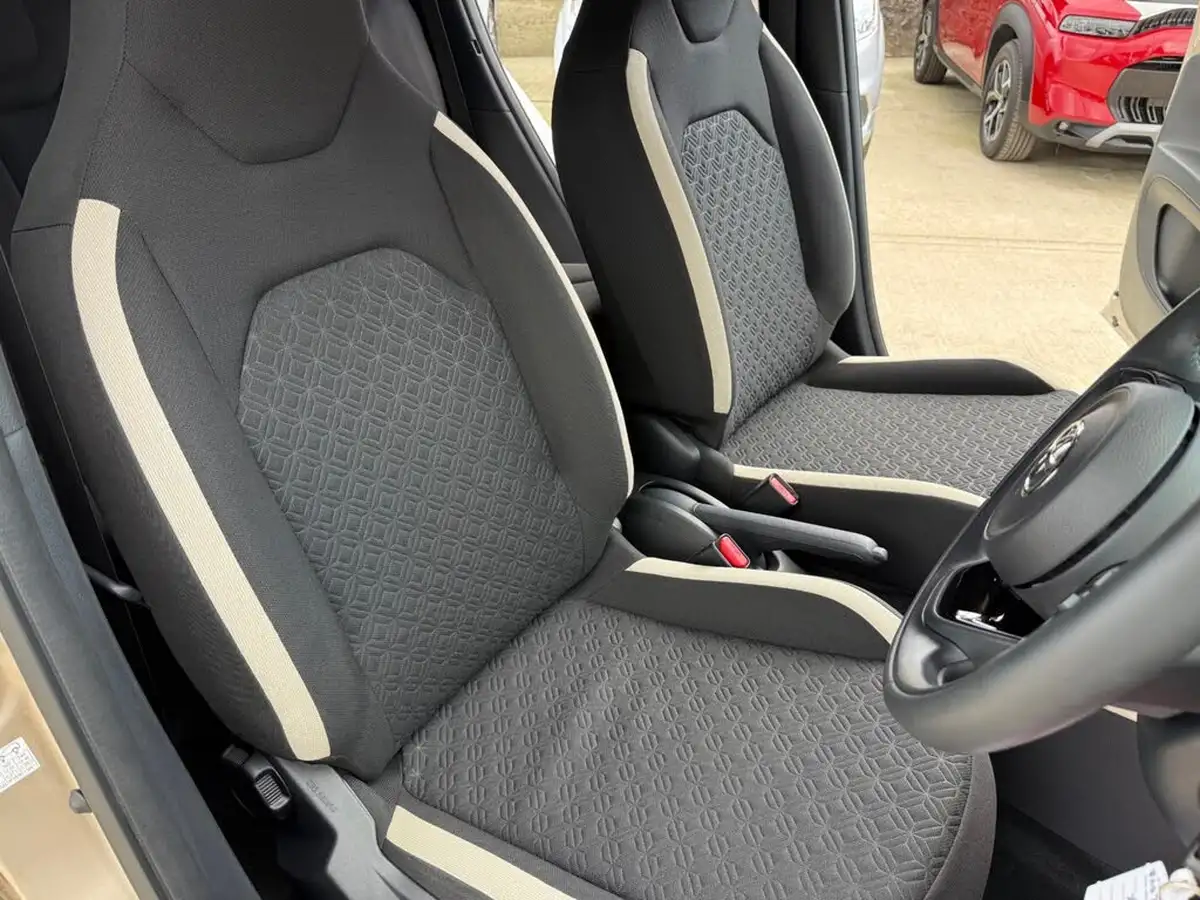 2022-toyota-aygo-x-10-vvt-i-edge-cvt-big-22
