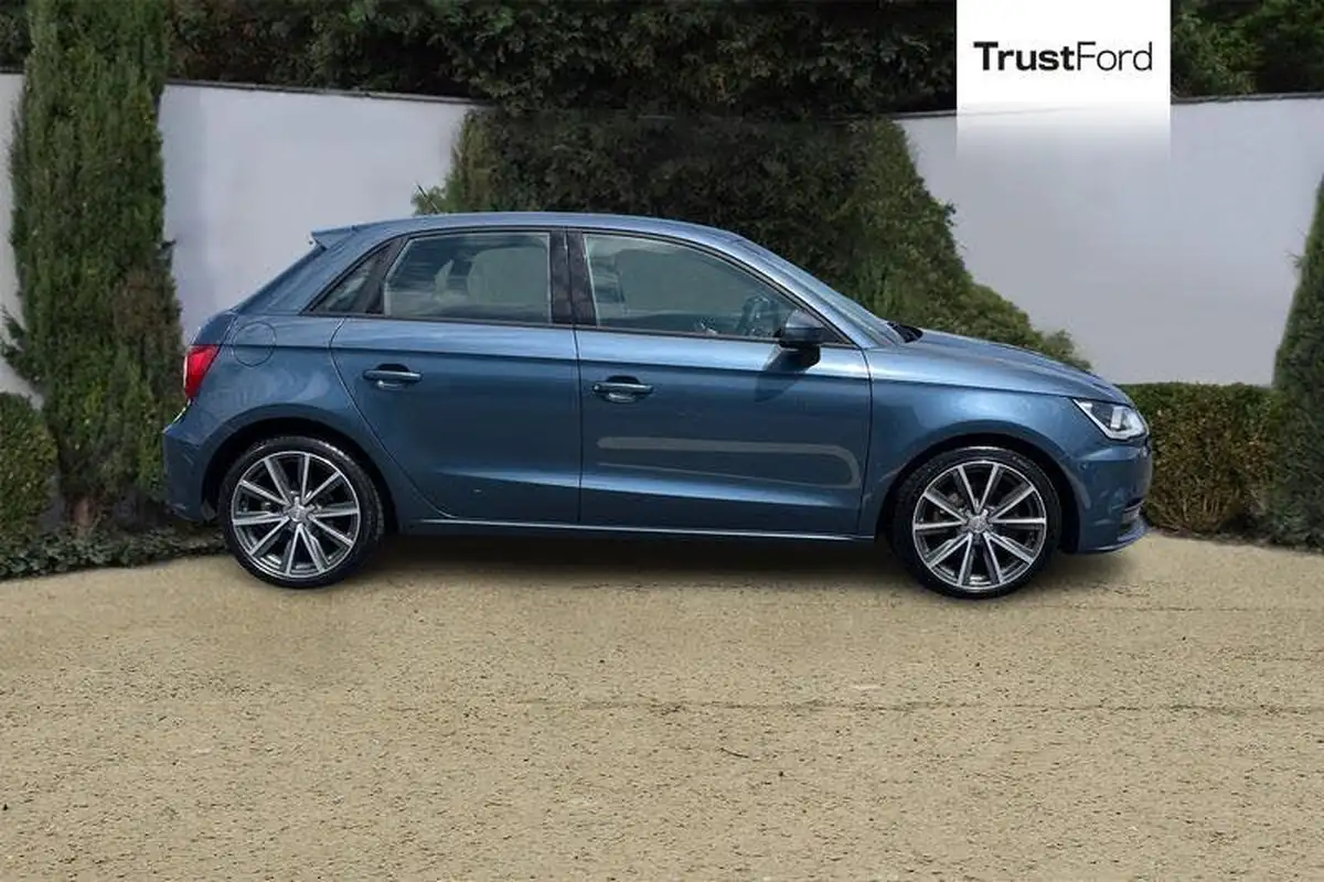 2016-audi-a1-14-tfsi-sportback-5d-big-2