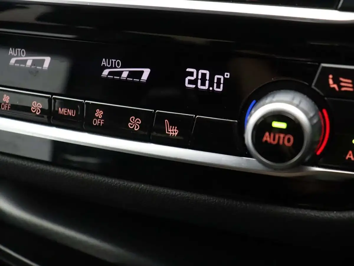 2022-bmw-5-series-20-530e-m-sport-saloon-4d-big-32