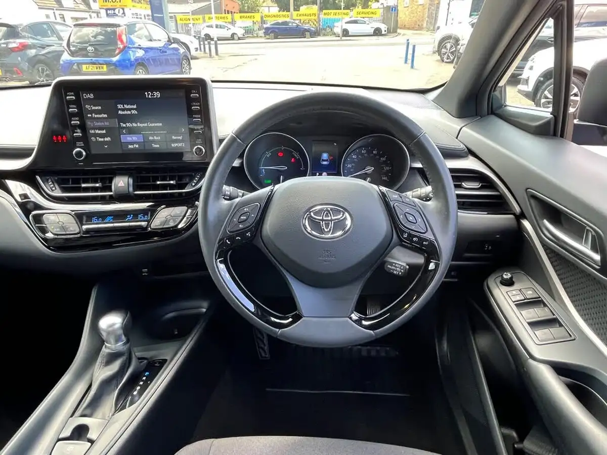 2021-toyota-c-hr-18-vvt-i-icon-big-18