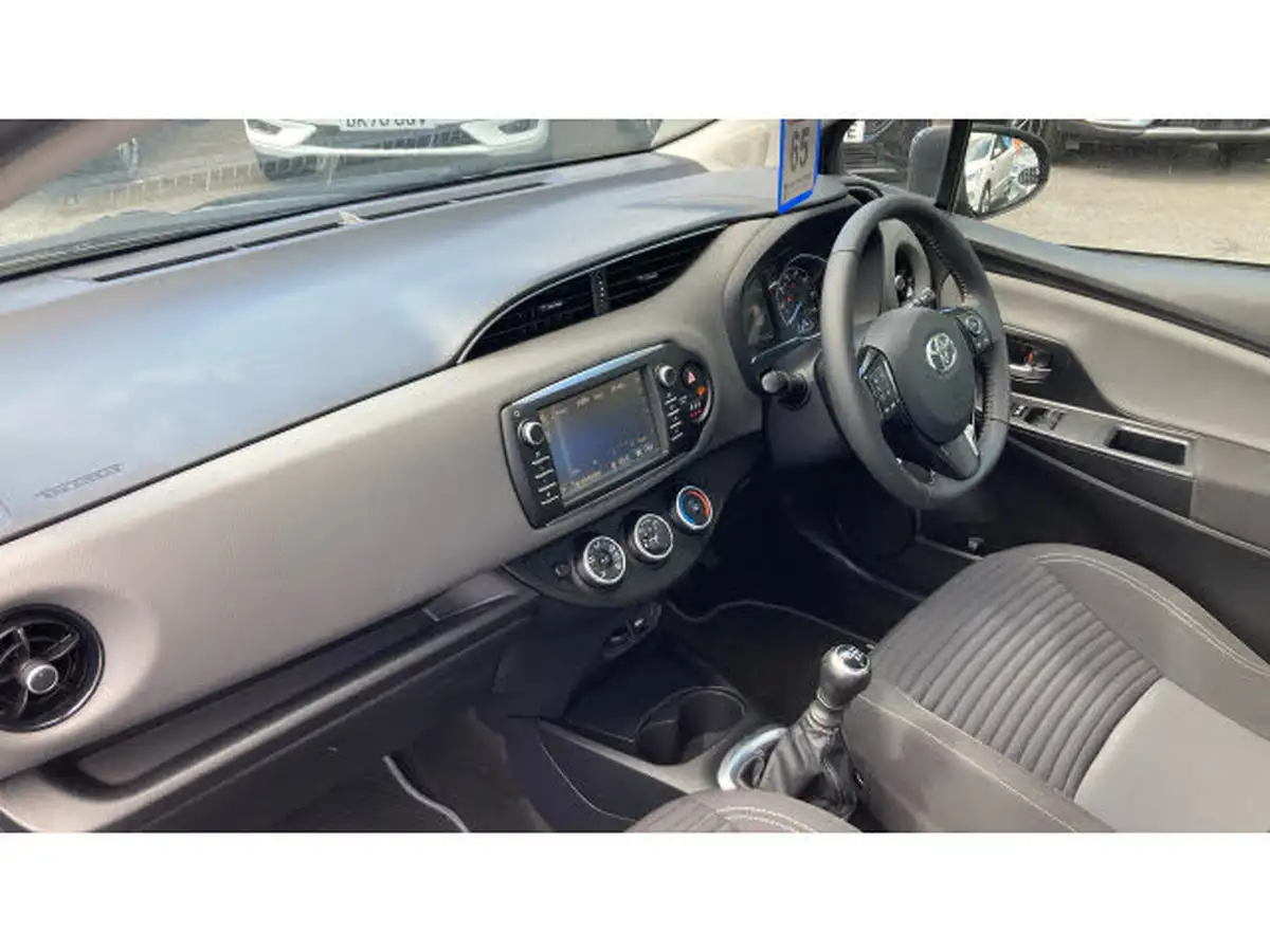 2019-toyota-yaris-15-vvt-i-icon-tech-111bhp-1496cc-big-8