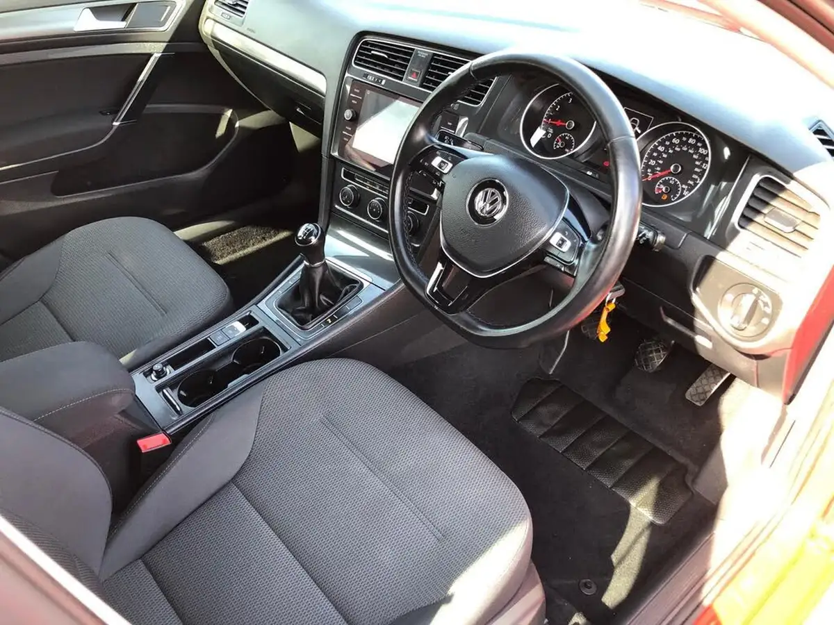 2018-volkswagen-golf-10-tsi-se-nav-110ps-ss-hatchback-5d-big-9